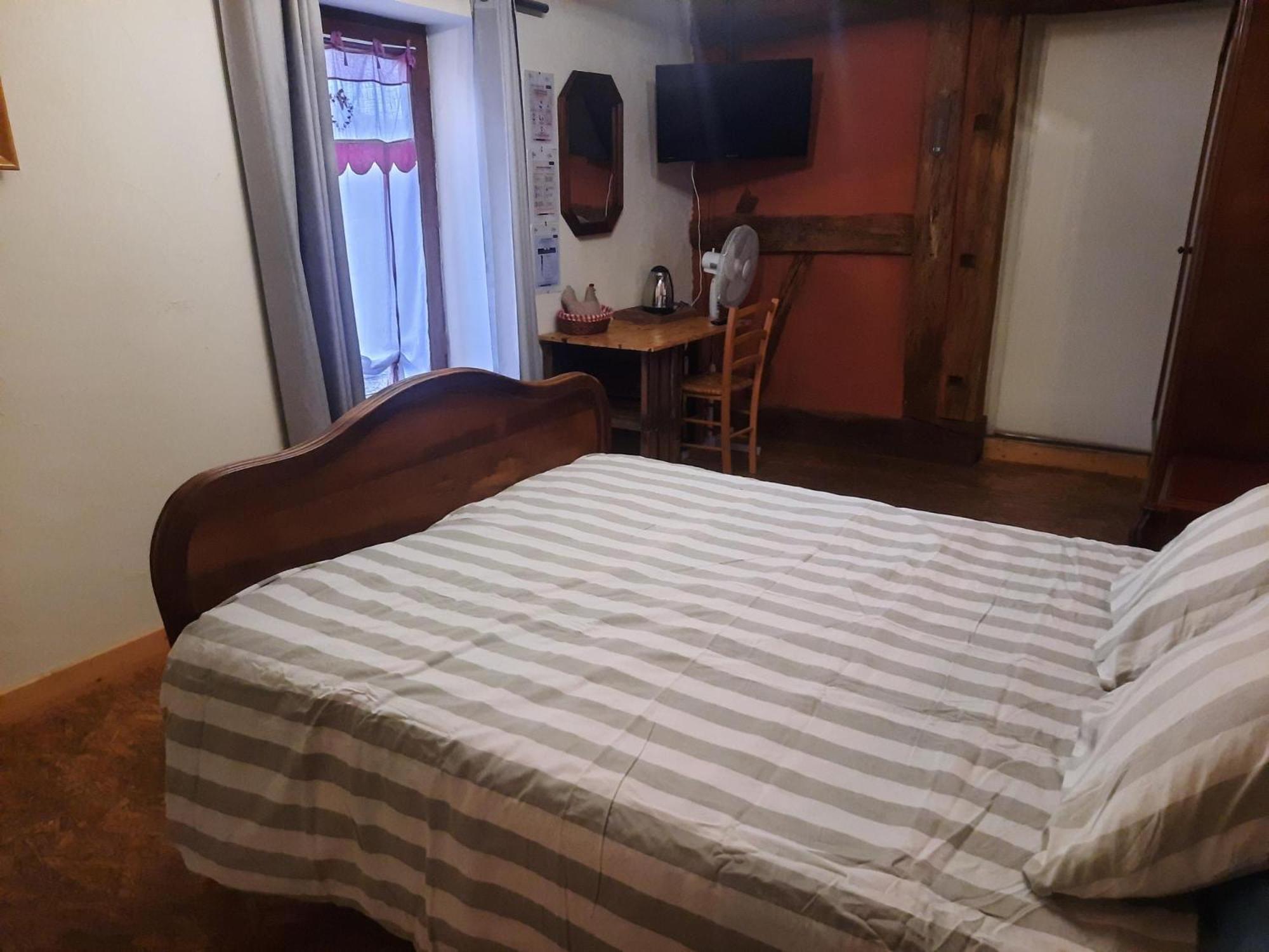 A La Poularde B&B Curciat-Dongalon Rum bild